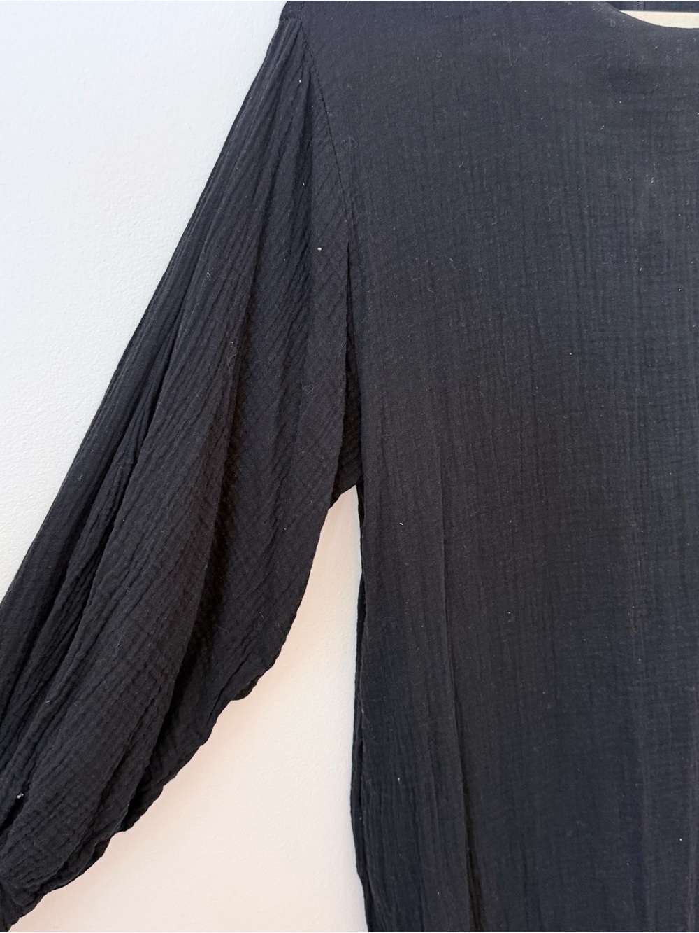 Nothing Fits But XL Women's Black Long Sleeve Midi Dress with Gathered Sleeves - Picture 4 of 9